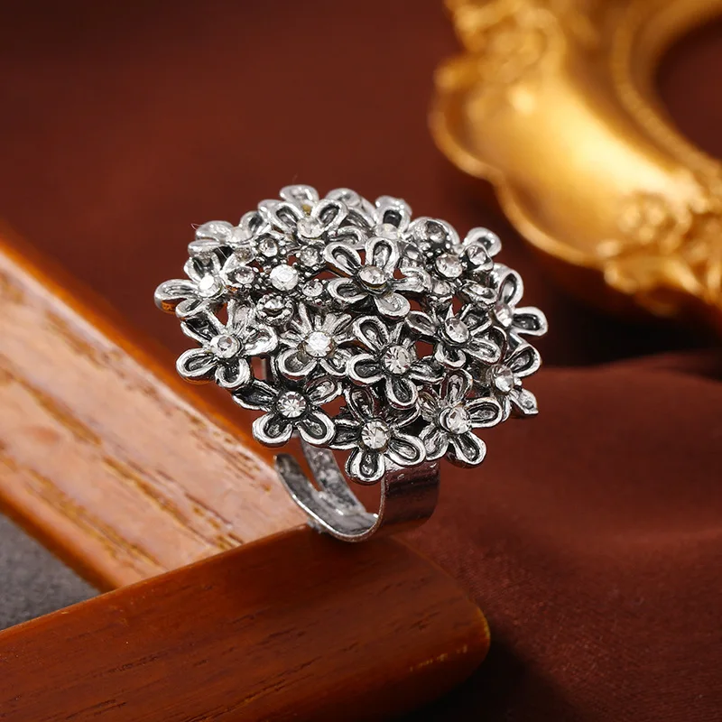 Vintage Silver Color Alloy Flower Rings for Women Oxidized Jewelry Crystal Open Finger Ring Anel Stylish Party Jewelry Gift