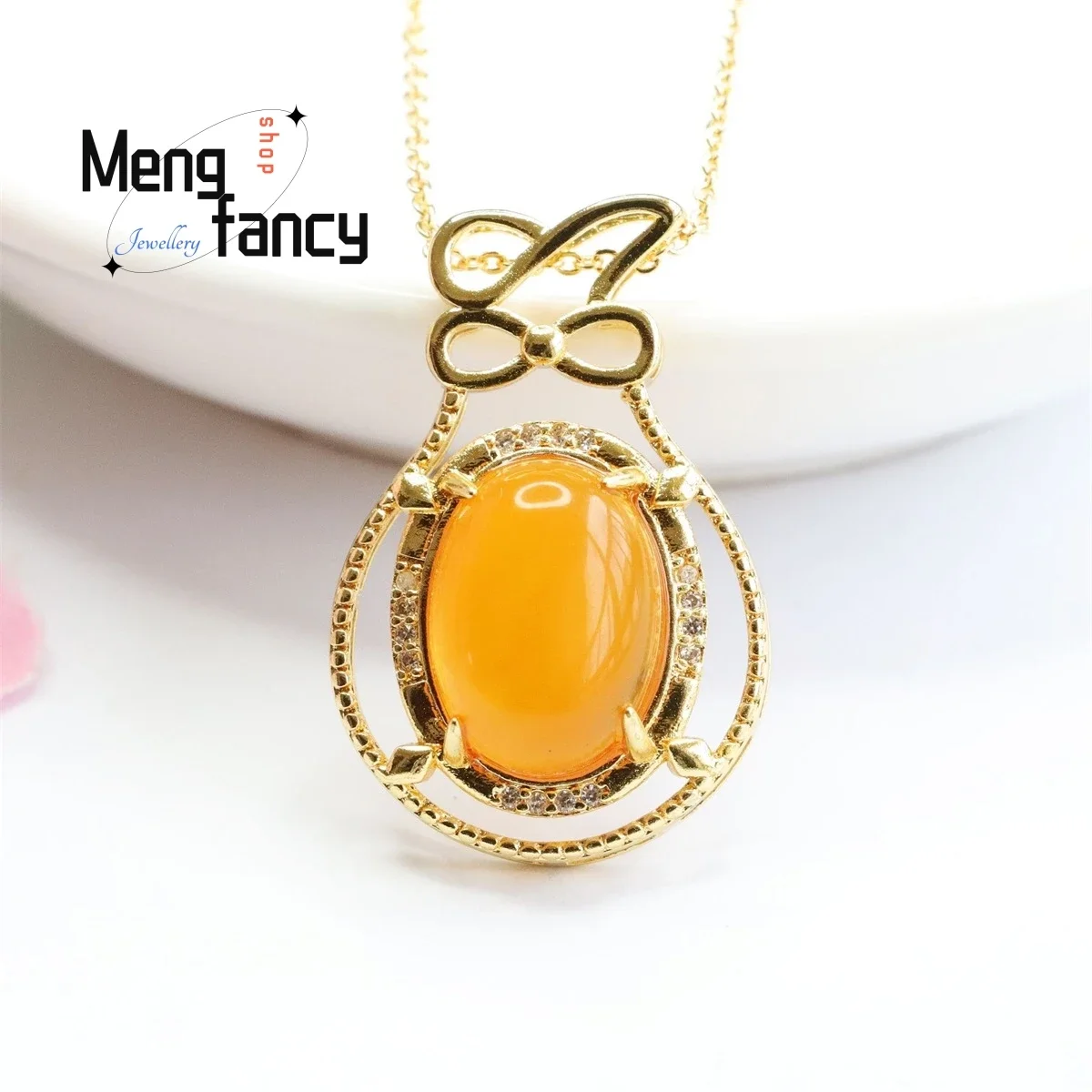 

Natural Amber Honey Wax Bowknot Egg Face Necklace Pendant Simple Generous Personality Fashion Couple Women Charm Luxury Jewelry