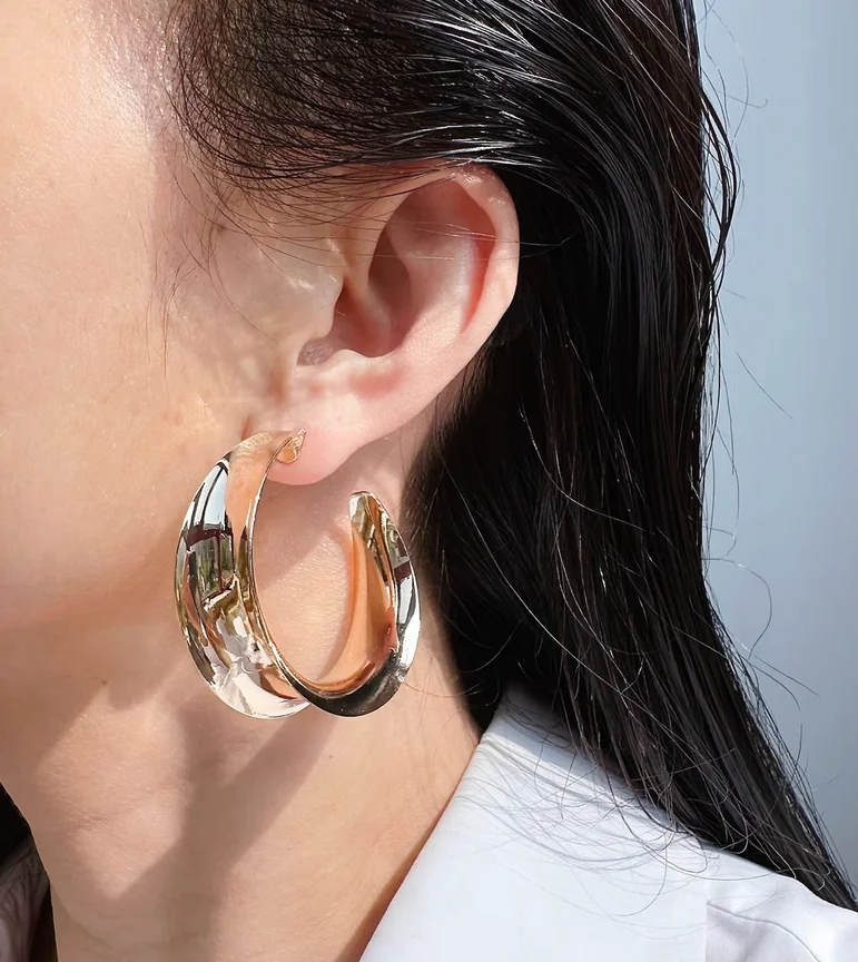 Foreign trade jewelry in Europe and America smooth C-shaped large ear ring concave-convex texture circle earrings exaggerated ea