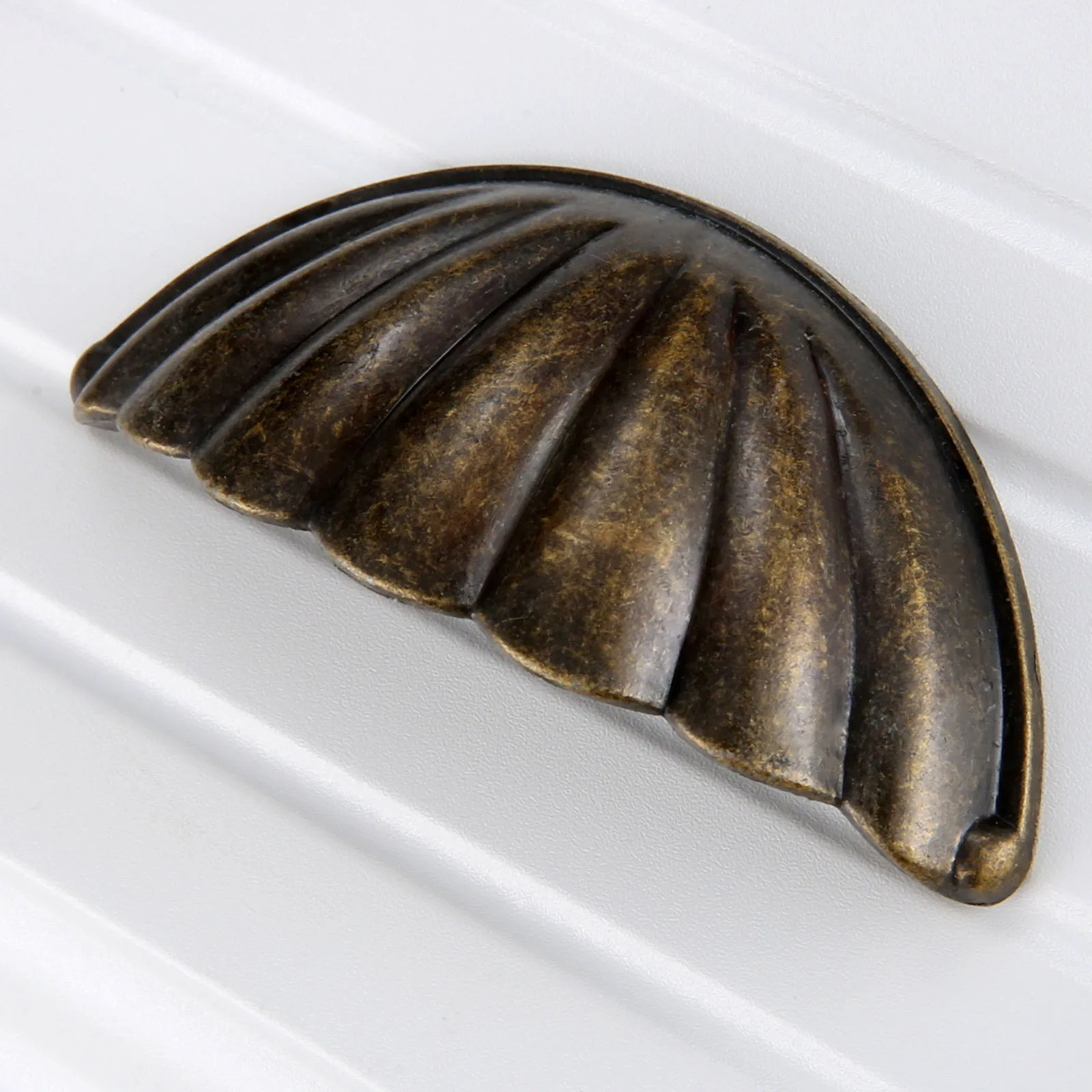 Vintage Shell Cup Pull Handles Metal Half Moon Closet Knobs for Kitchen Cabinet Furniture Door Drawer Antique Shell Pull Handles