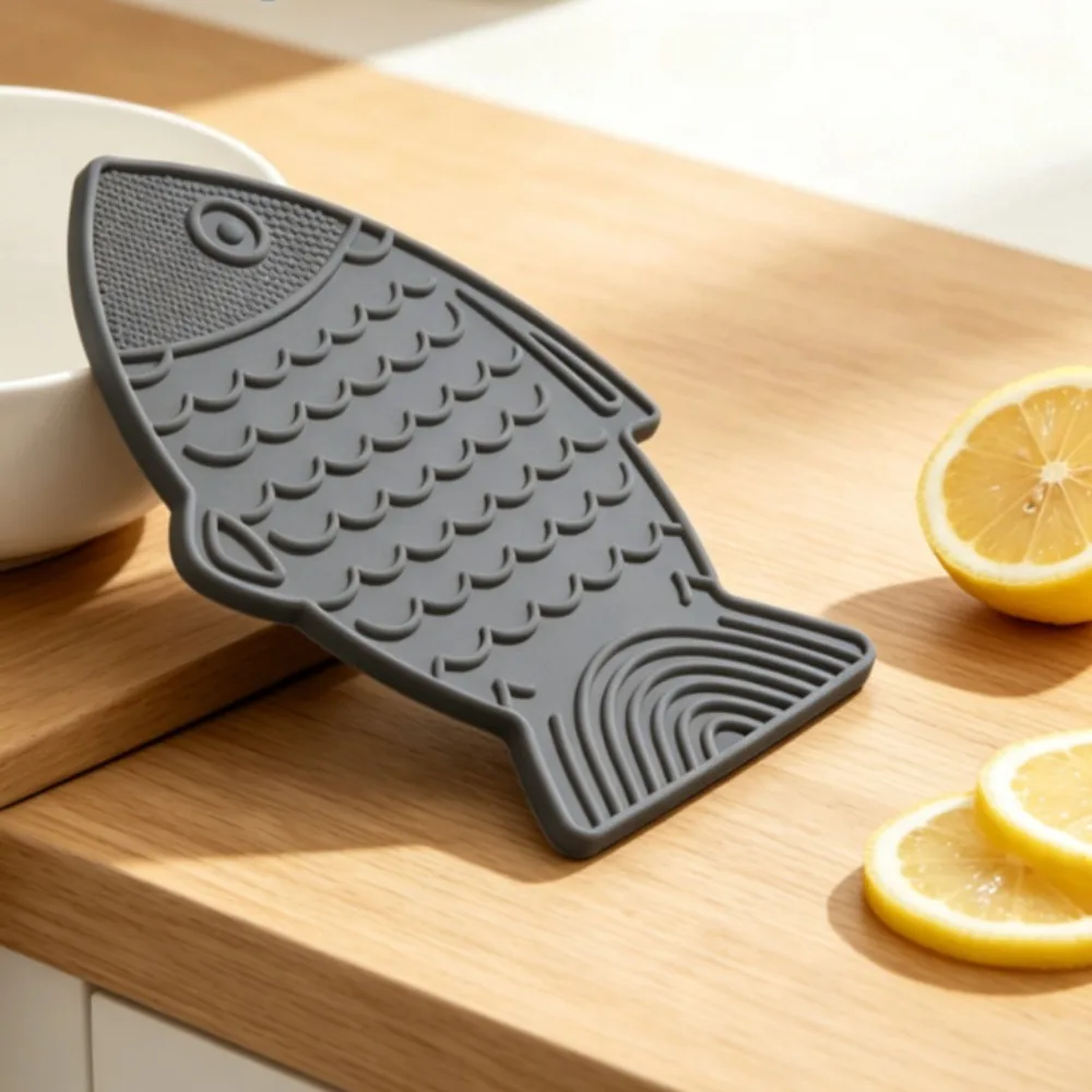 Fish Shape Silicone Slow Feeder Cat Bowl, Puzzle Lick Mat for Dogs and Cats, Pet Anxiety Relief Feeding Pad for Healthy Eating