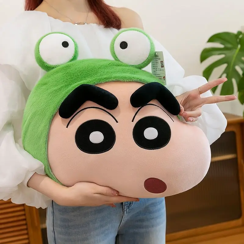 Bonito sapo traje crayon shin chan brinquedo de pelúcia macio volta almofada boneca de pelúcia presente de aniversário para casa sofá decoração presente brinquedos