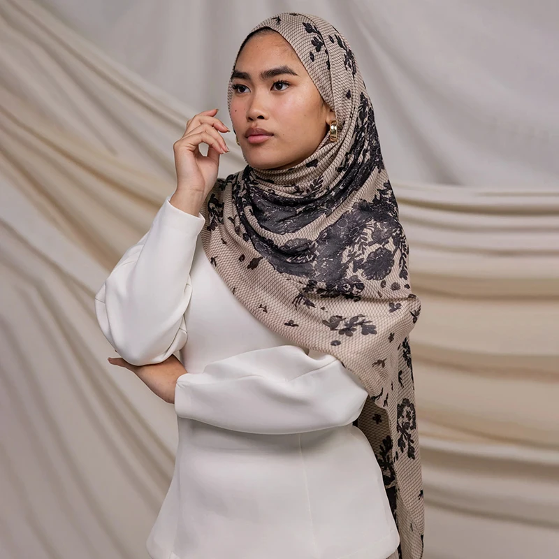 Watercolour Floral Color Modal Feeling Hijab Scarf Bandana for Women Travel Versatile Casual Windproof Sand Proof Headscarf