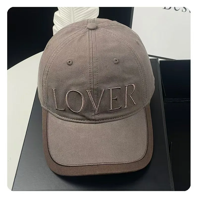 Baseball Cap with a Wide, Curved Brim—Ideal for Larger Head Sizes and Creating a Face-Slimming Effect.