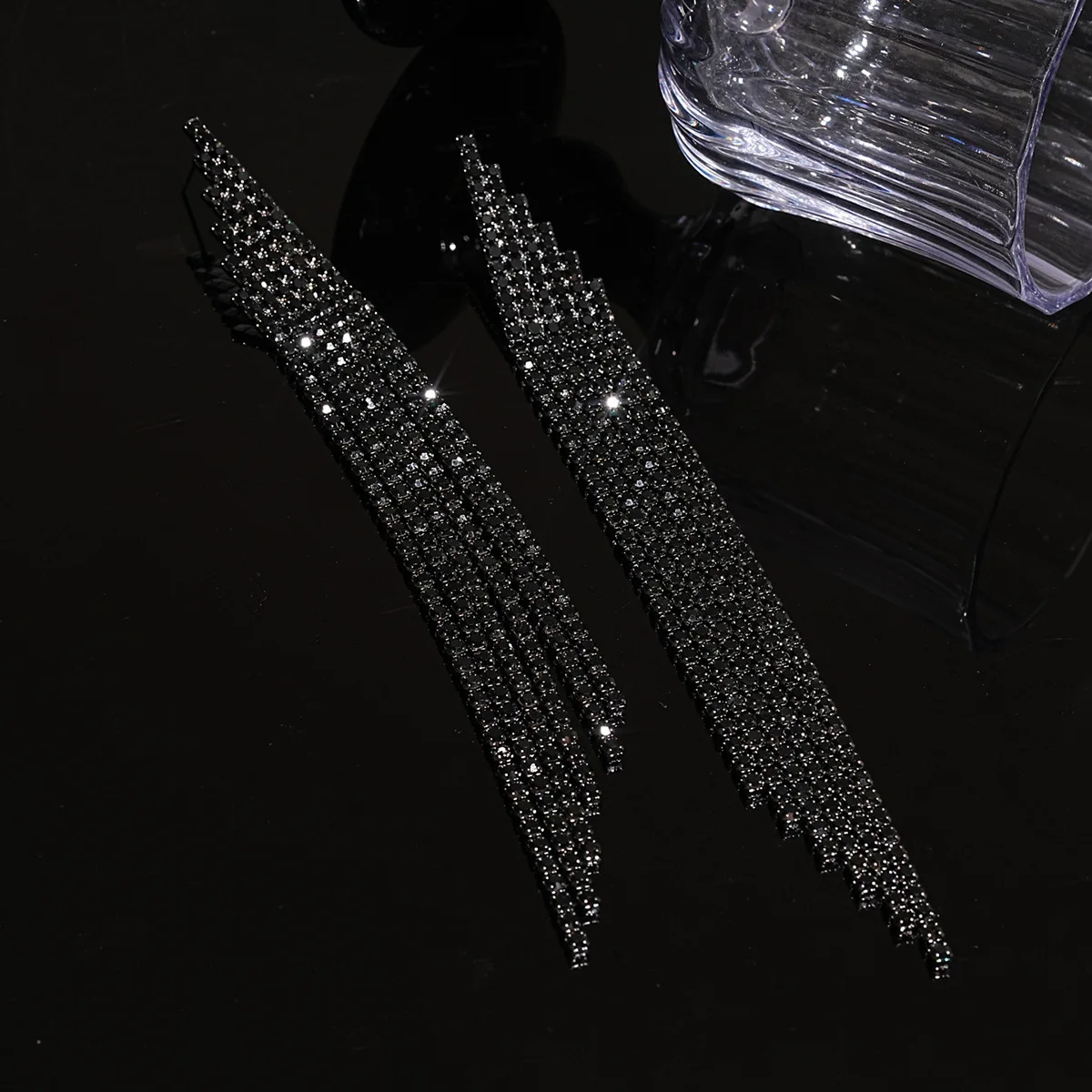 Silver needle flash diamond fringed earrings, European and American heavy industry exaggerated earrings, light luxury high-end e