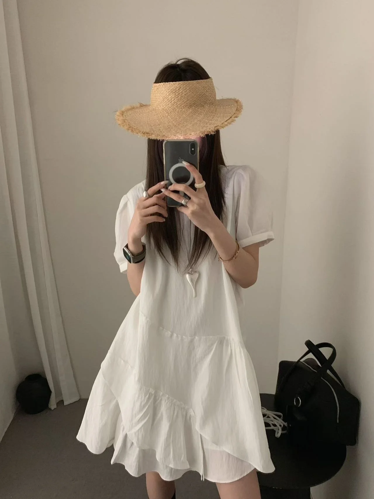 

Летнее платье LilianLegacy с круглым вырезом, свободного кроя, с асимметричным подолом, рукавами-фонариками, завышенной талией и А-образным силуэтом, короткое, с эффектом «рыбий хвост»