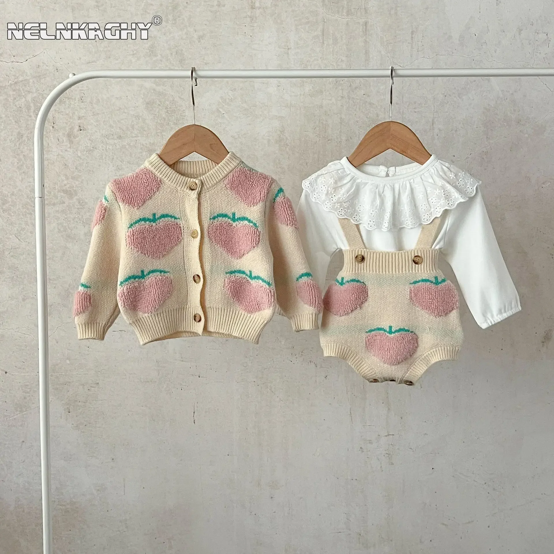 

2023 Winter New in Infant Baby Girls Full Sleeve Peach Embroidery Top Knitted Coat Overalls Ruffles Lace Shirts Kids Clothing