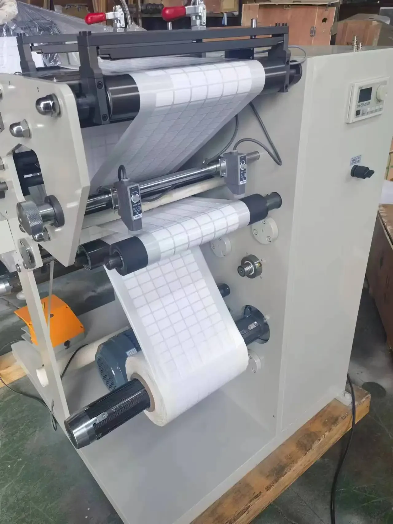 High Speed Adhesive Label Slitting Machine Turret Rewinder Barcode Slitter Rewinder