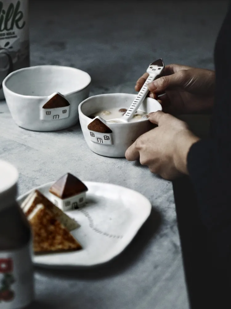 ชุดเครื่องใช้สำหรับโต๊ะอาหารที่ใช้ในครัวจานและชามสลัดผลไม้หลากแบบใช้ครั้งล่าสุดจานขนมหวานซูชิแบบเก๋ไก๋