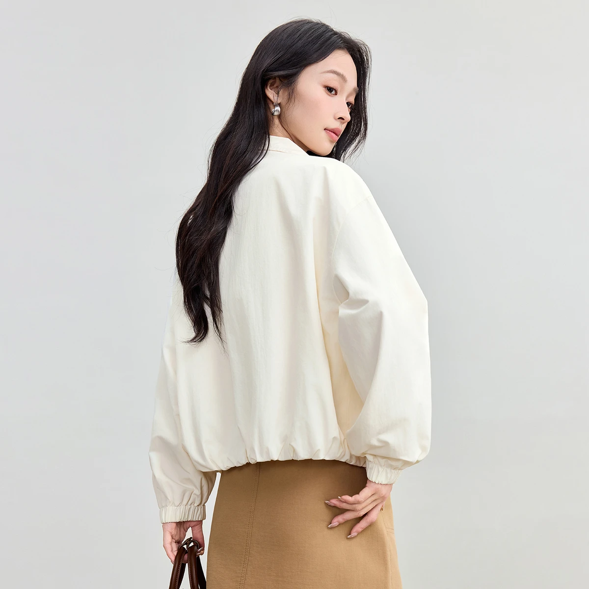 SENTUBILA سترة نسائية عادية كم طويل 2025 الخريف مكتب سيدة زمم ملابس خارجية الوقوف الرقبة جيب معاطف الإناث W53WB3537