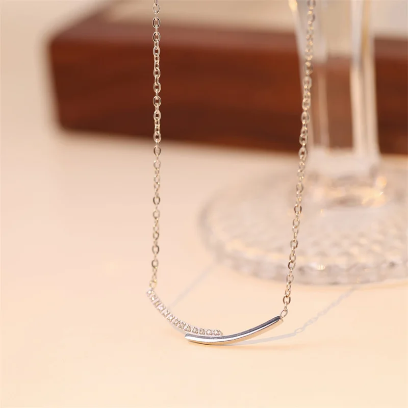 Gold Plated Smile Premium Stainless Steel Charm Necklace Sexy Personality Pendant Clavicular Chain For Women Decoration