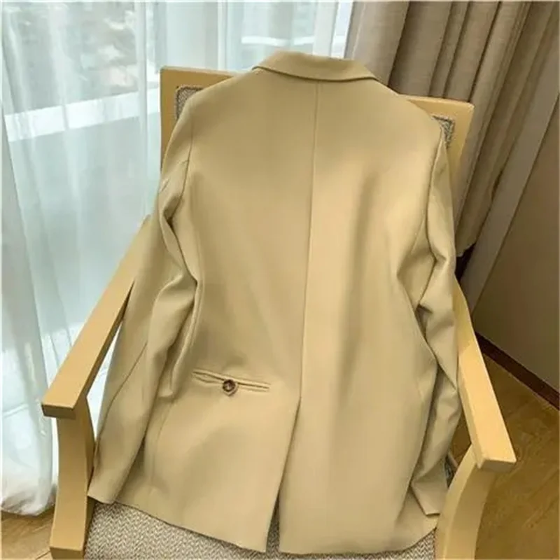 Spring 2023 New Suit Coat Women's Design Feels Small Back Button Long Sleeve Popular Casual Loose Blazer This Year