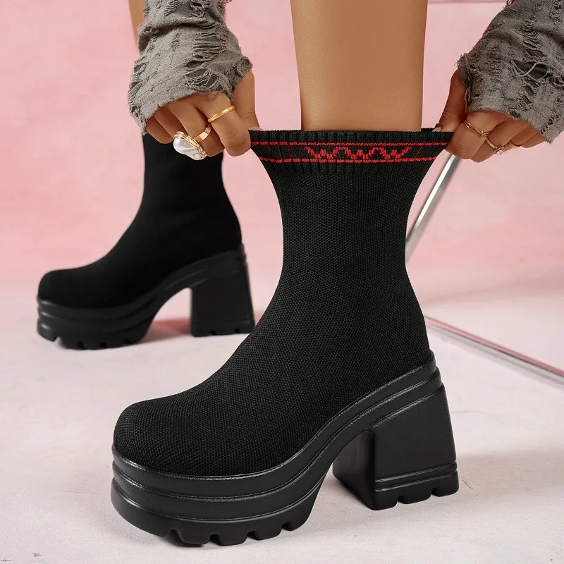 

British-style Plus-size Sponge Cake Women's Shoes 2025 Spring/Autumn New Fashionable Chunk-heeled High-heeled Women's Boots