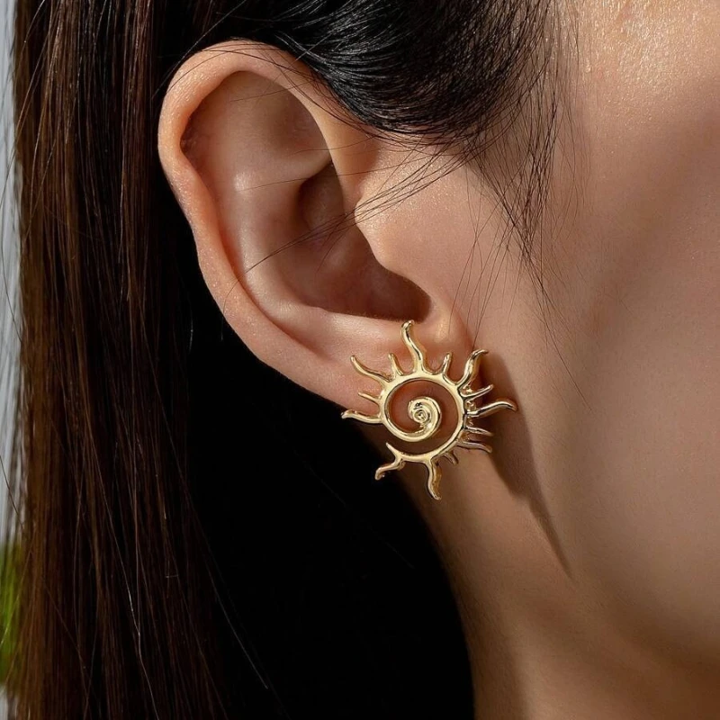 Retro Exaggeration Personality Vortex Sun Stud Earrings for Women Trend Geometric Earrings Hip Hop Party Jewelry Birthday Gift