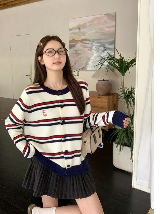 

Женский свитер-кардиган больших размеров с мультяшной вышивкой и полосками, осенняя новинка, универсальный топ для стройности