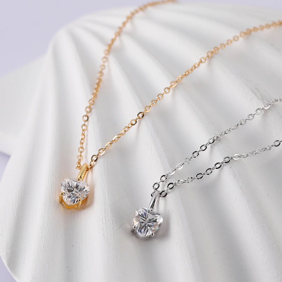 

Женское колье-подвеска из серебра 925 пробы с позолотой 18K, в форме сердца, с муассанитом 0.8 карата, ювелирное украшение, подарок