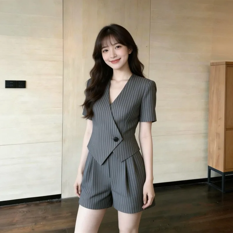 2026 Job Search Season Short-sleeved Shorts Two-piece Set Age-reducing Casual Versatile Commuter Striped Top Senior Temperament