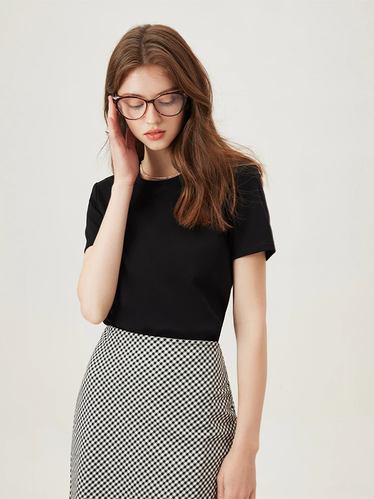black round neck