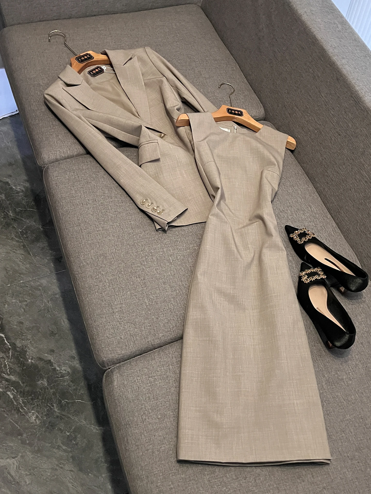 

Элегантный женский деловой костюм с длинным рукавом, комплект из двух предметов для офиса, незаменимый элемент профессионального гардероба, стильный CP255