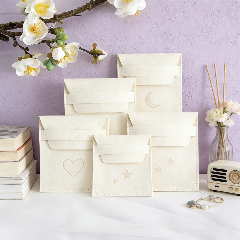 

50 шт./лот, новые мешочки из микрофибры с замшевым эффектом, с индивидуальной печатью и тиснением, модная упаковка для ювелирных изделий, подарочные пылезащитные мешочки для серег, ожерелий, брошей