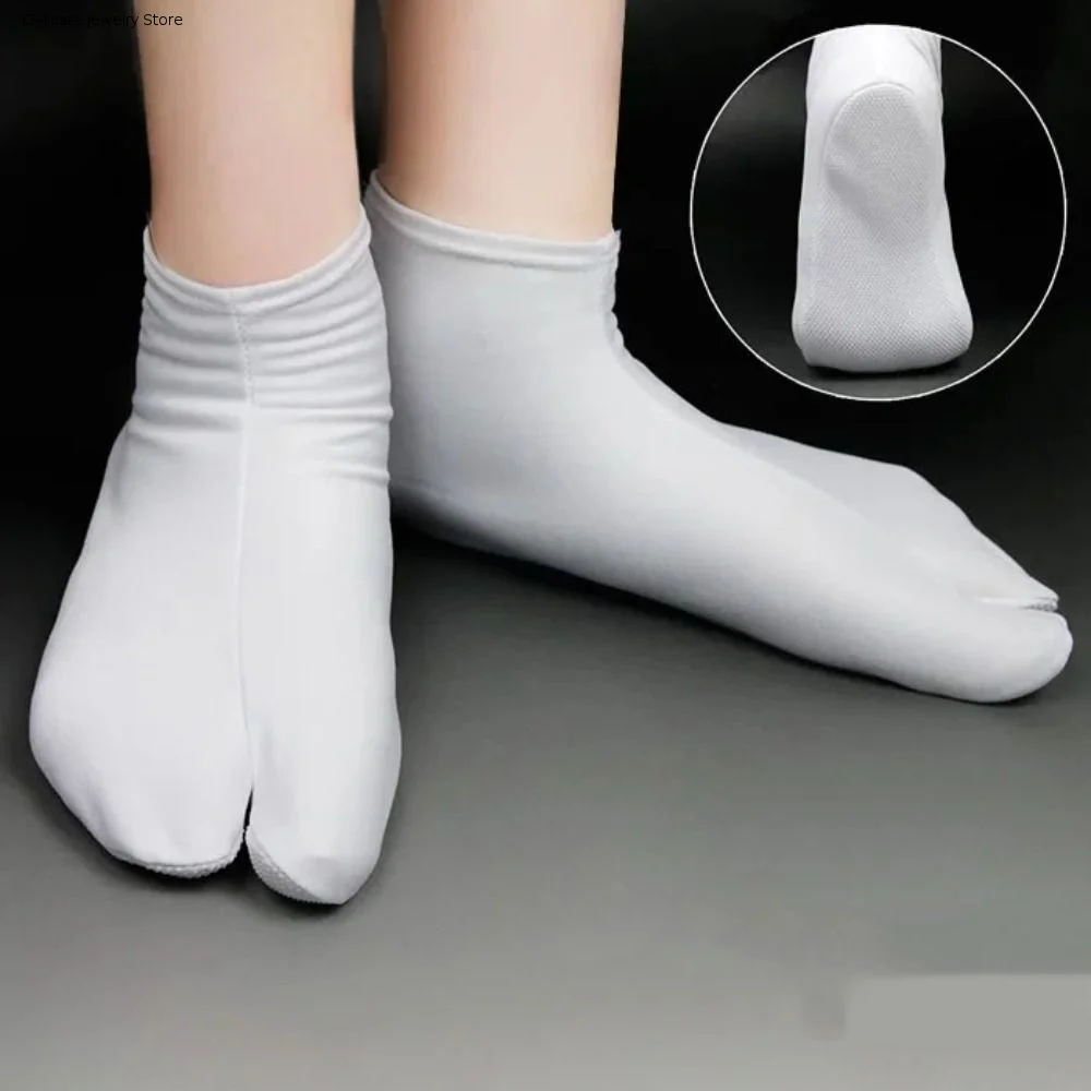 Embroidery Flower Two Toed Socks Mid-calf Women Hosiery Split Toe Sock Japanese Style Toe Separator Socks Ladies Girl