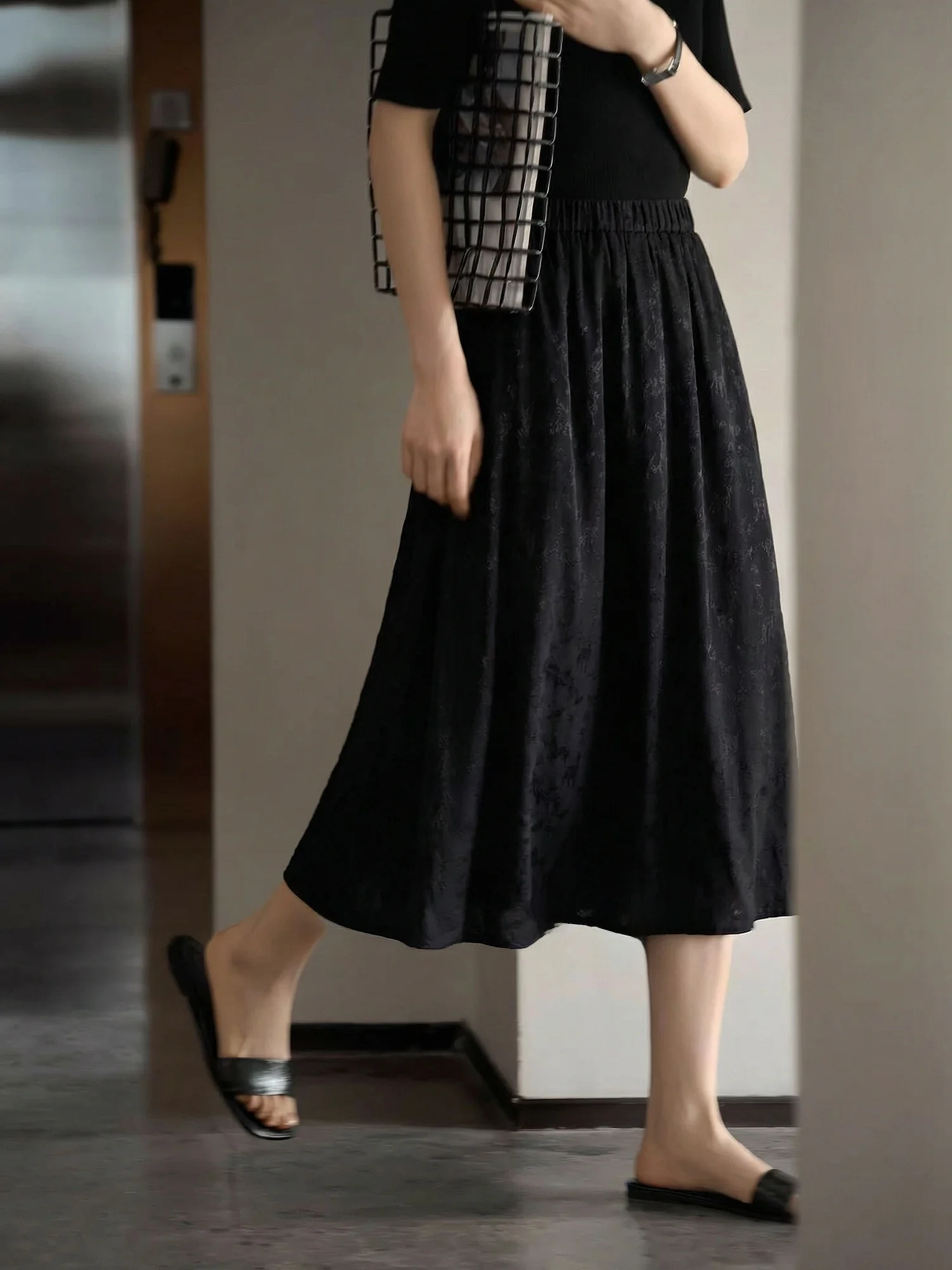 

Chivirin Silk A-Line Skirt Women's Spring 2026 High Waist Loose Fit Casual Wear k Pattern Embroidery Large Flare Skirt