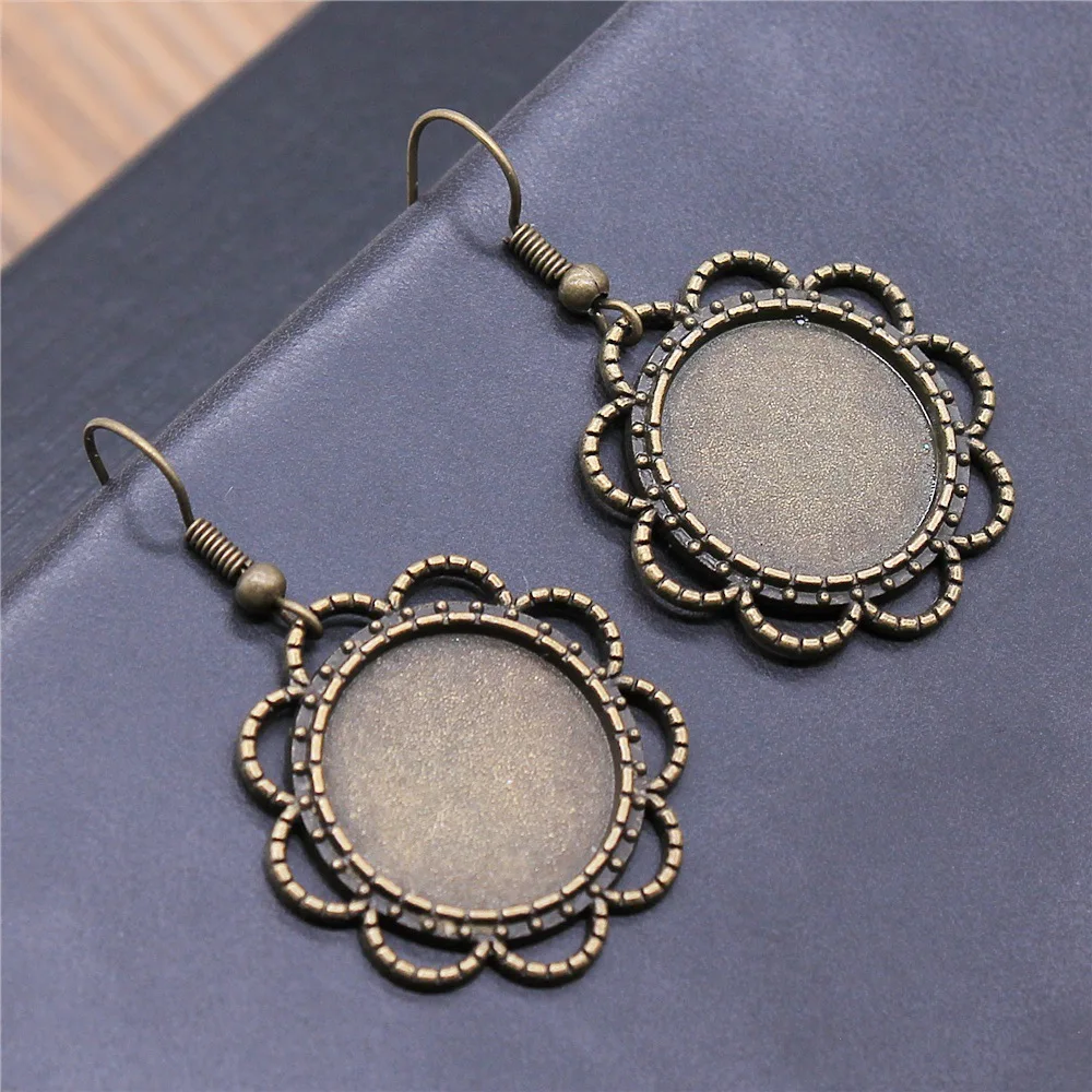 Fashion Handmade Antique Bronze Color 18mm Inner Size Round Flower Style Cameo Cabochon Pendant Earrings Findings