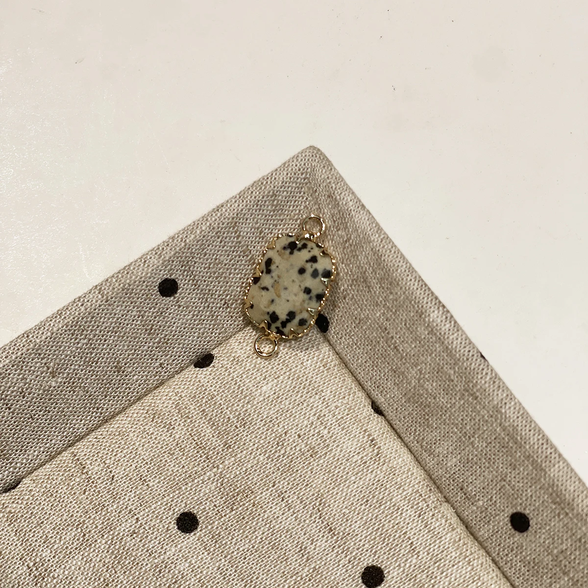 DIY Kleiner Verbinder aus Naturstein, Facettierter Dialogit-Verbinder 13x25mm für Schmuckherstellung, DIY Halsketten- und Armbandzubehör – Detail 4