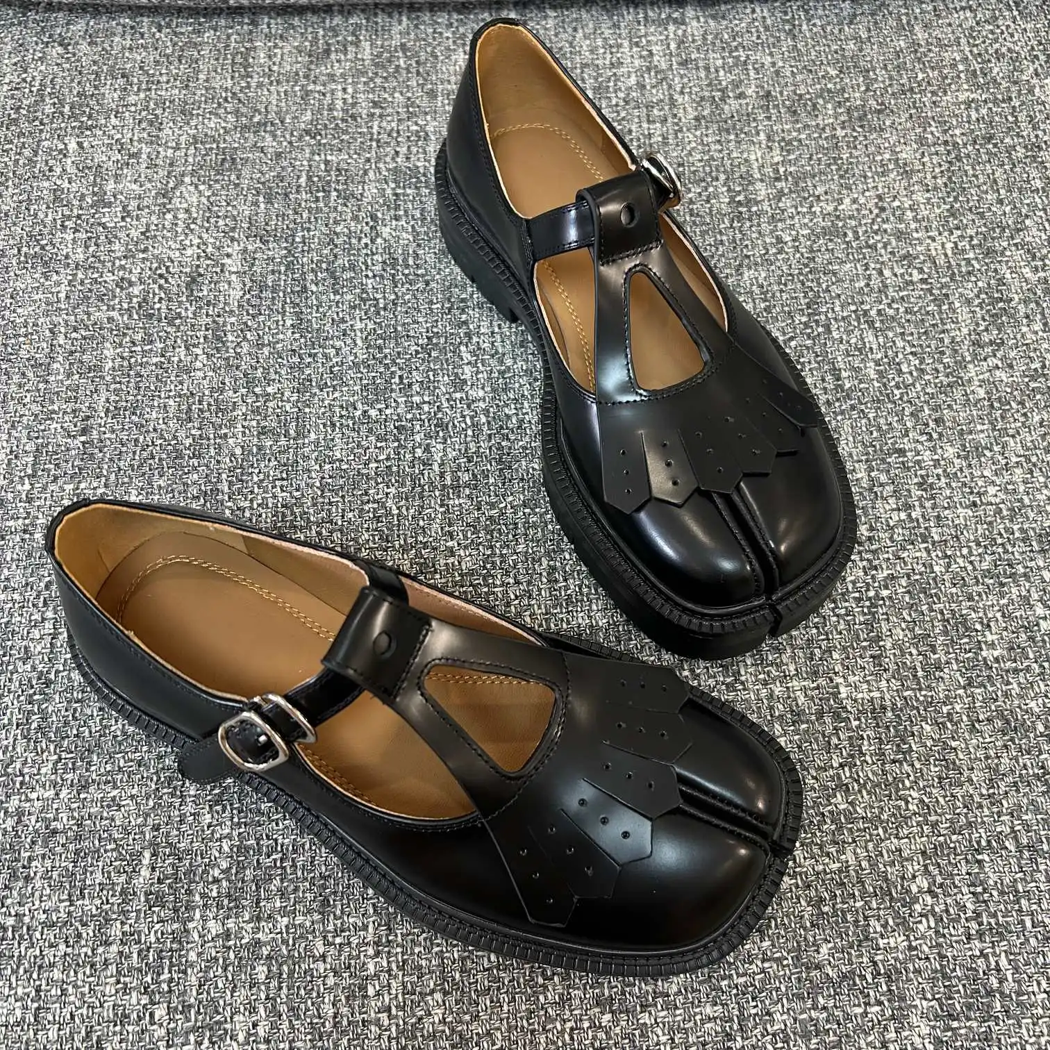 Handmade Genuine Leather Tabi Shoes Women Split-Toe Shoes Luxury Design Flats Black Mary Janes Shoes Unique Flats