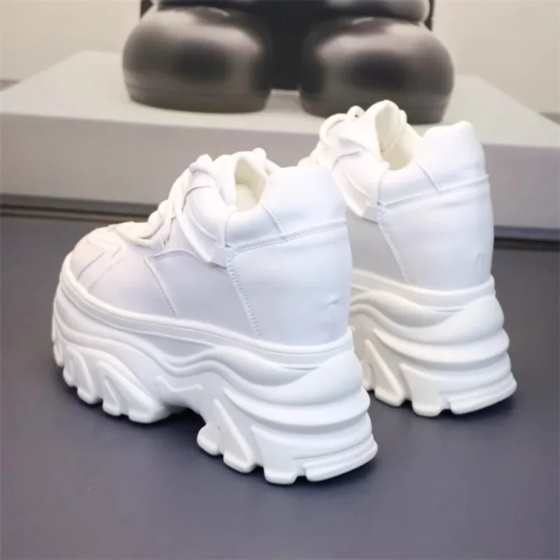 

Женские модные белые кроссовки на массивном каблуке, вулканизированная обувь на толстой подошве со шнуровкой, женская спортивная обувь на нескользящей платформе для женщин