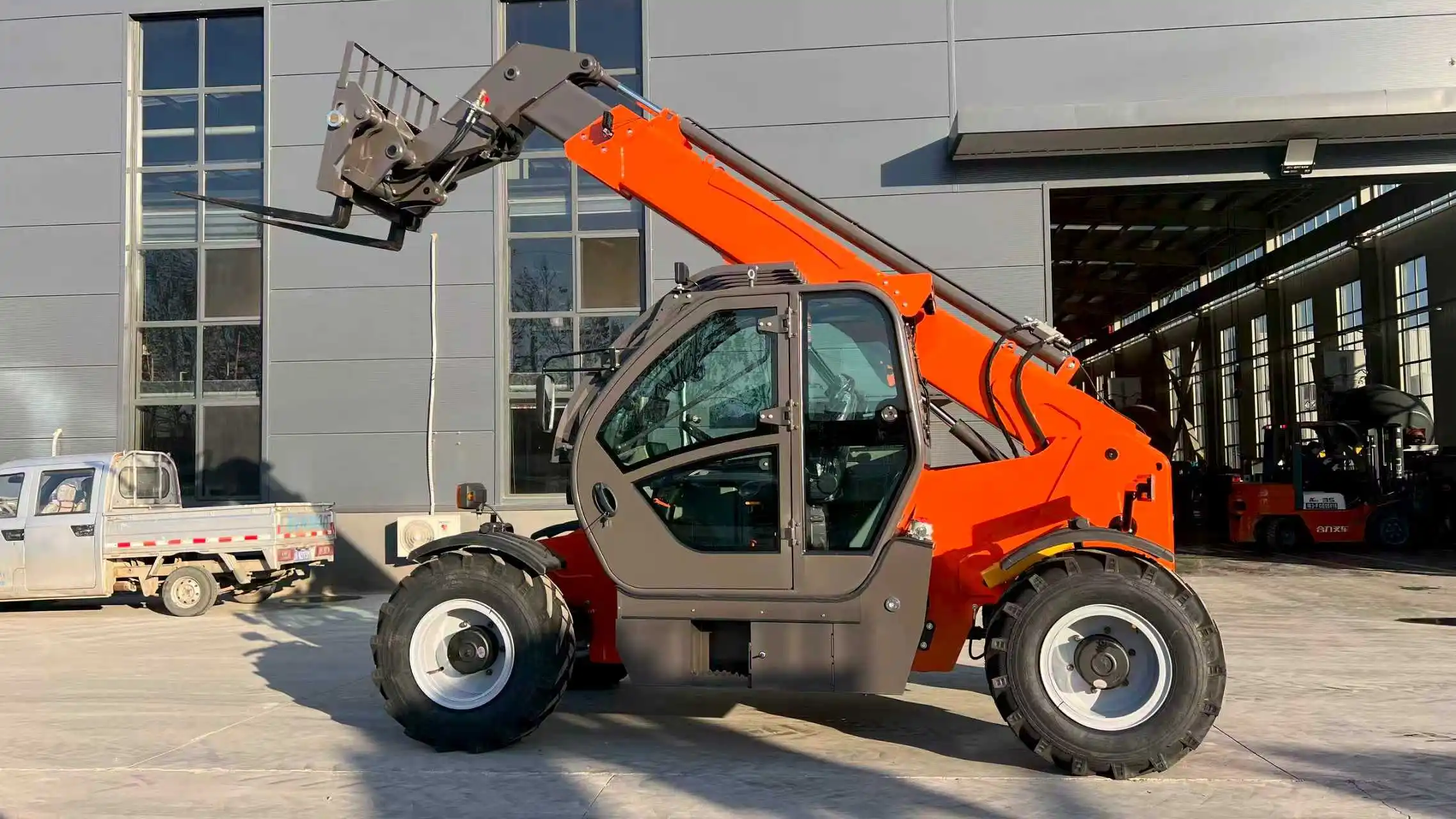 High Quality 4WD Telehandler Telescopic Wheel Loader Container Forklift 7M 3 Ton Telescopic Boom Engine NSTAR Brand 2
