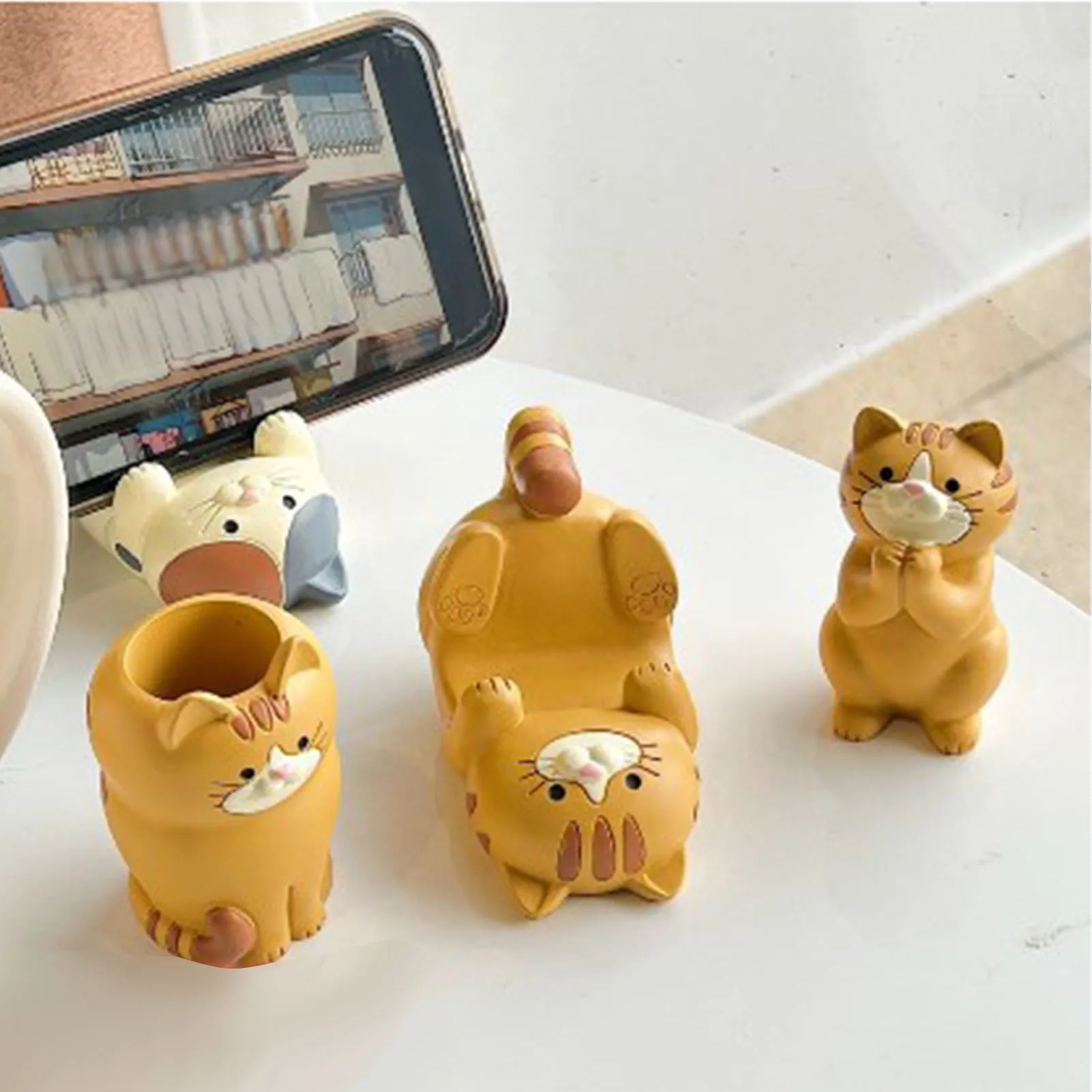 Cute Cat Ornaments Clasp Hands Ocelot Multifunctional Phone Tablet Glasses Pen Holder Home Desktop Decoration