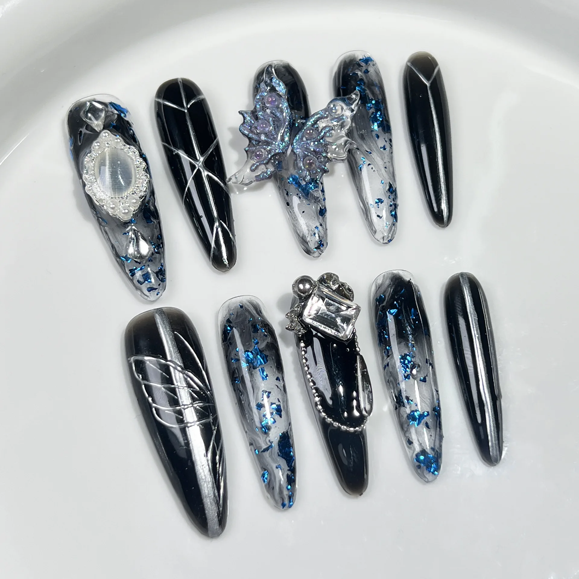 10 Stück blaue süße coole handgemachte Press on Nails Full Cover Strass Herz Y2K Design Französische Mandel Maniküre Falsche Nägel Tipps Kunst