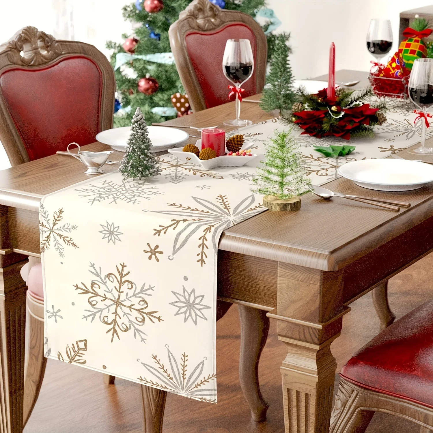 1 Piece of Accessible Luxury Snowflake Christmas Table Flag, Off-White Background with Gold/Silver Snowflake Pattern, Suitable for Christmas Dinners, Classy B&Bs, Accessible Luxury Cafes, Holiday Parties, Shopping Mall Displays, Home Decorations, Girlfriends' Parties, and Literary Studios