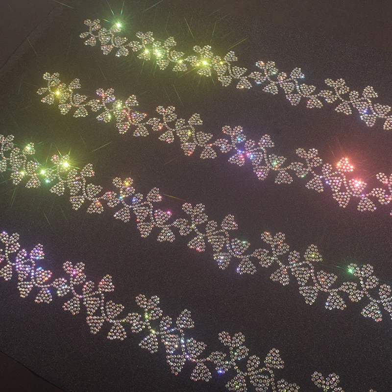 T-shirt estiva da donna in cotone di seta ghiaccio con stampa di diamanti a caldo, fiore casual con strass e diamanti