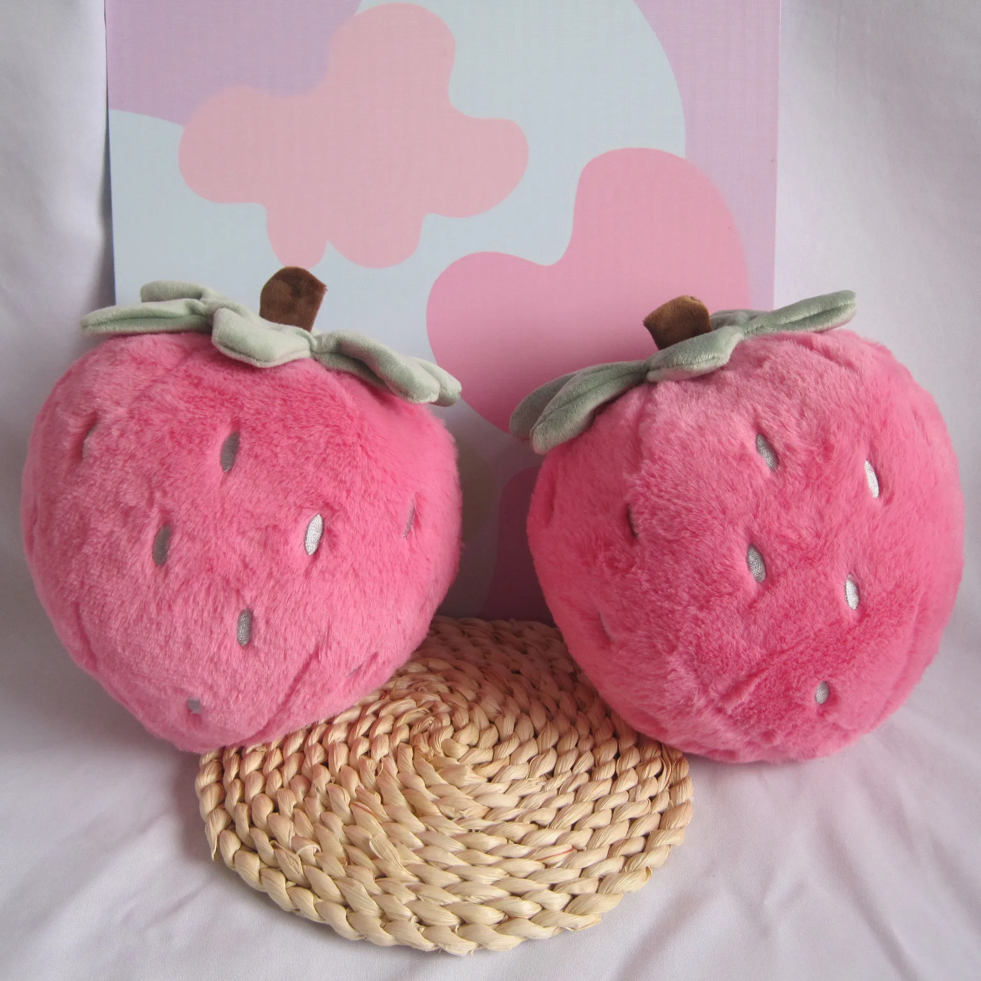 Super Soft Strawberry Pillow Toy Creative Lightweight Cute Strawberry Pillow Doll Home Decorative Doll Ornaments for Girls Gift