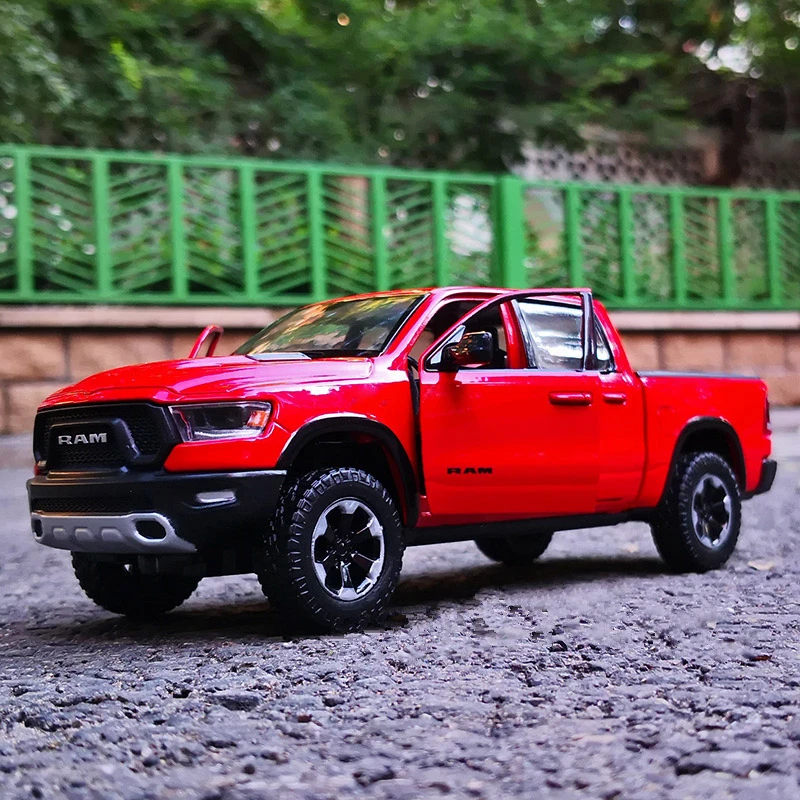 1:24 Dodge RAM 1500 Rebel Alloy Pickup Car Model Diecast Toy Off-road Vehicle Car Model High Simulation Collection Kids Toy Gift