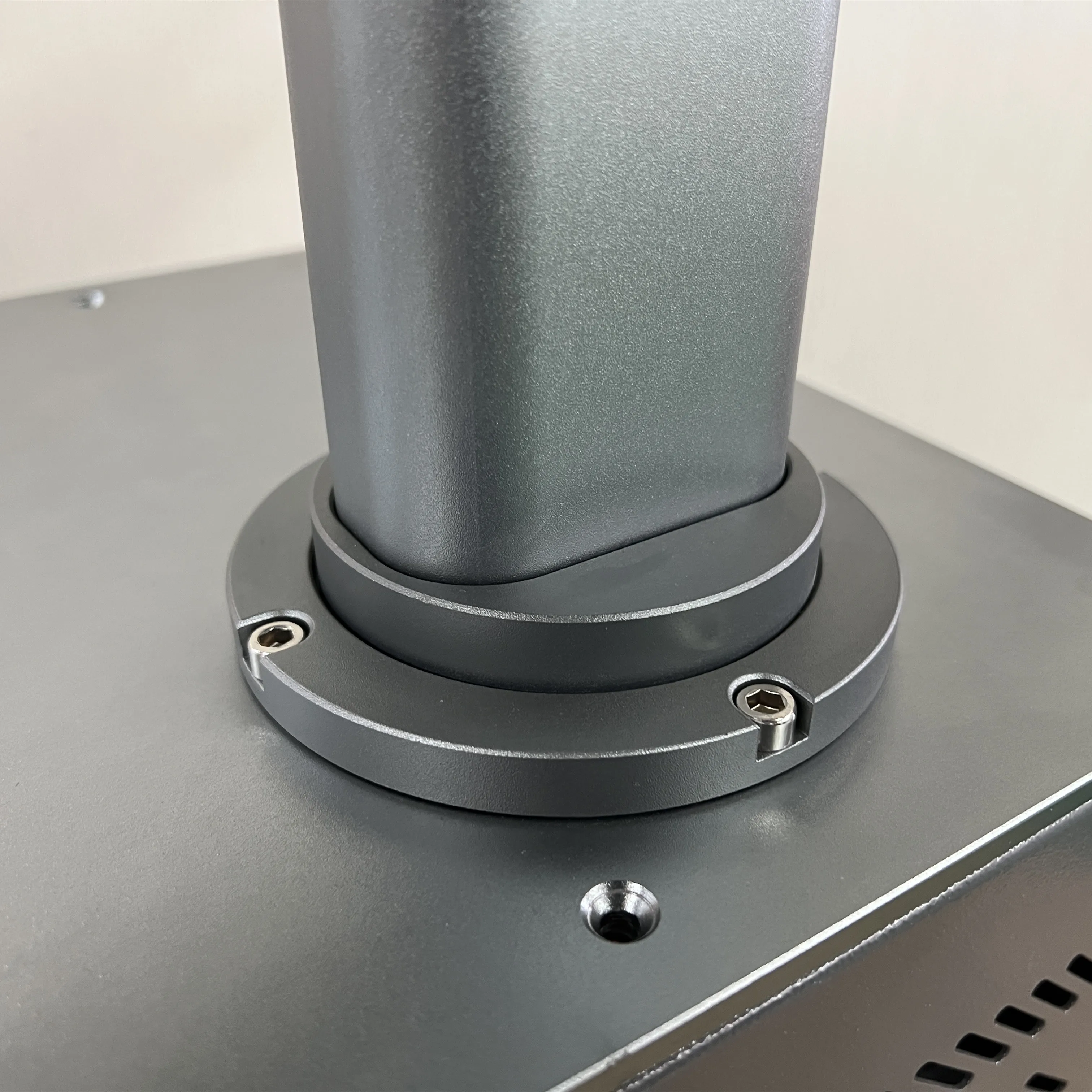 آلة الحفر بالليزر لسطح المكتب الصغيرة المحمولة 20 واط/30 واط/50 واط وسم ألياف الليزر للمعادن JPT Mopa 60 واط مصدر الليزر