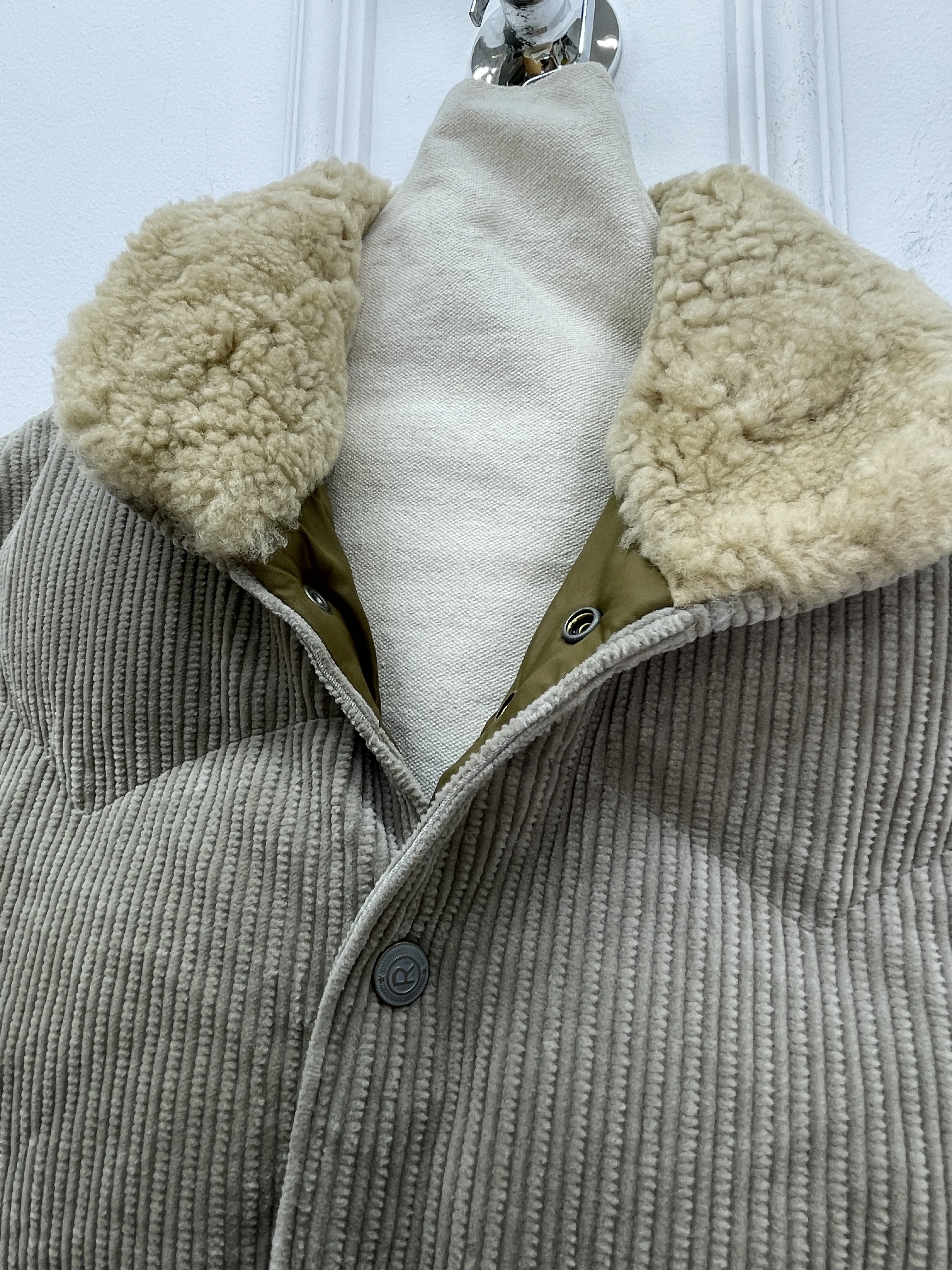 جديد الخريف/الشتاء عالية الجودة الرجعية نمط سروال قصير الفراء طوق مبطن سترة القطن للنساء