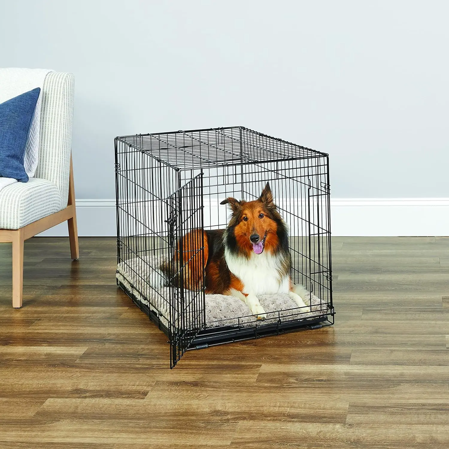 Newly Enhanced Single New World Dog Crate, Includes Leak-Proof Pan, Floor Protecting Feet, & New Patented Features, 36 Inch