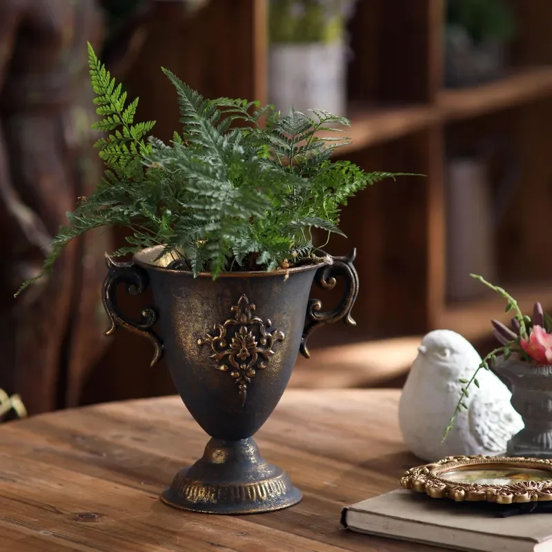 European Style Vintage Carved Wrought Iron Vase Flower Pot for Living Room Garden Balcony B&B Hotel Decorative Small