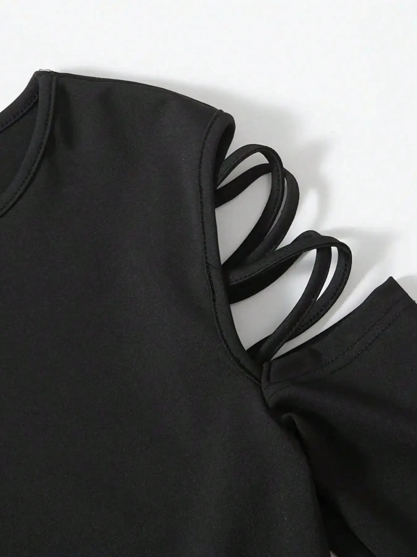 Teenager-Kleid mit Off-Shoulder-Ausschnitt und Langen Ärmeln, Tailliertes Design für Schlankere Silhouette, Lässiger Stil für Party & Date, Kleid mit Bindegürtel – Detail 7