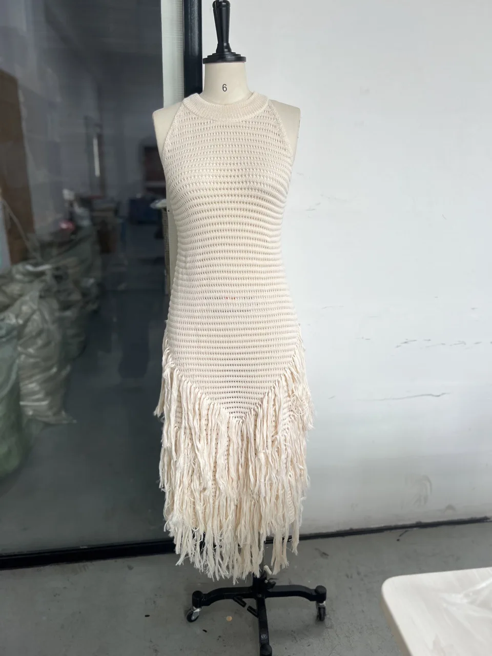 Vestido maxi de malha vazada com borla em camadas, moda feminina, gola redonda, sem mangas, bodycon, férias, praia, vestido longo de alta elasticidade