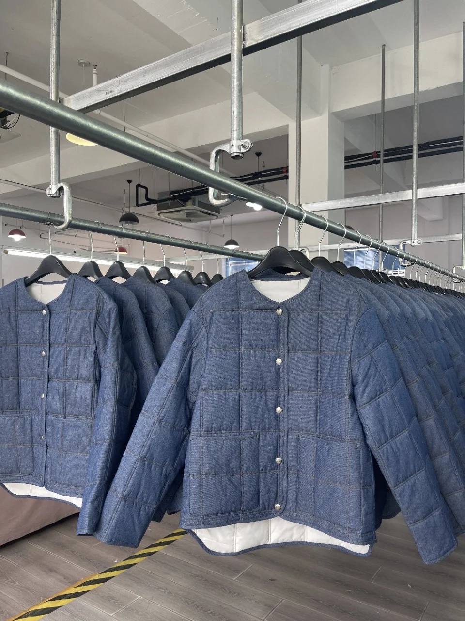 Giacca da donna in denim leggero trapuntato casual alla moda autunnale e invernale di alta qualità