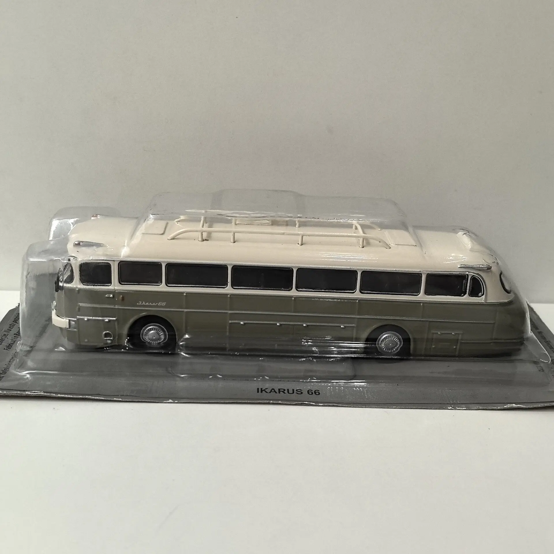 

Diecast DEA 1/72 Scale IKARUS 66 Bus 9 Alloy Car Model