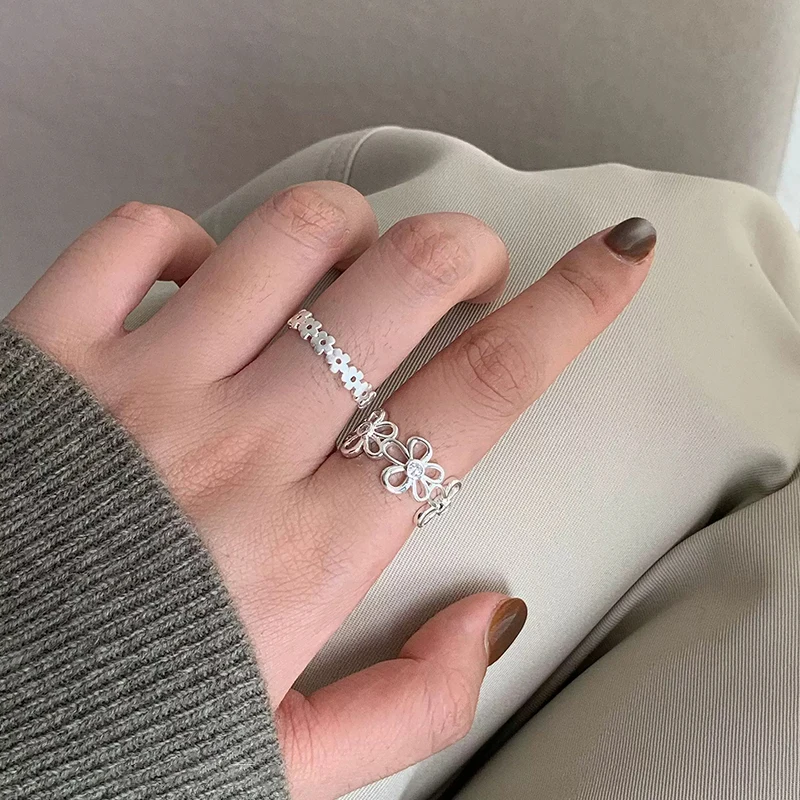 bague-fleur-en-zircon-givre-creux-raytimone-–-bijou-de-doigt-haut-de-gamme-et-tendance-–-nouveau-stock-disponible