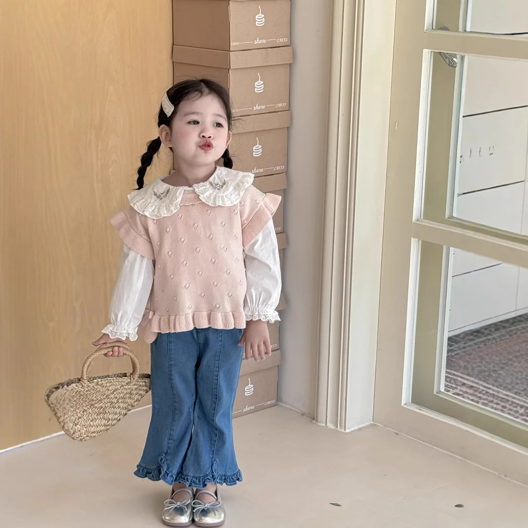 

2026 Spring and Autumn Korean Girls Embroidered Shirt Girls Baby White Embroidered Shirt Turn-down Collar Splicing Lace Shirt
