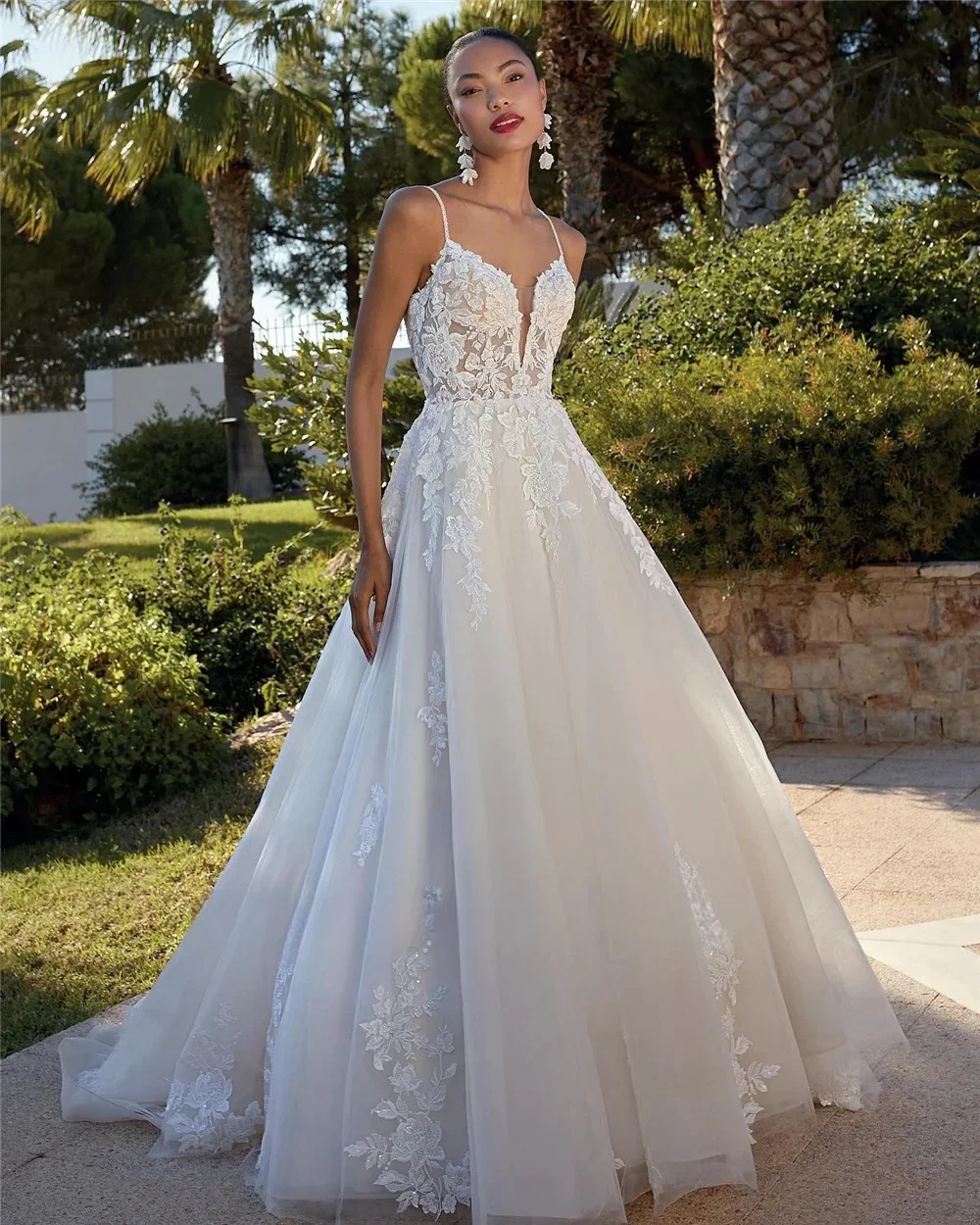 Aplikacje Suknia Ślubna Głęboki Dekolt V Bez Pleców Sukienka Ślubna Cienkie Ramiączka Vestidos De Novia Szyta na Miarę