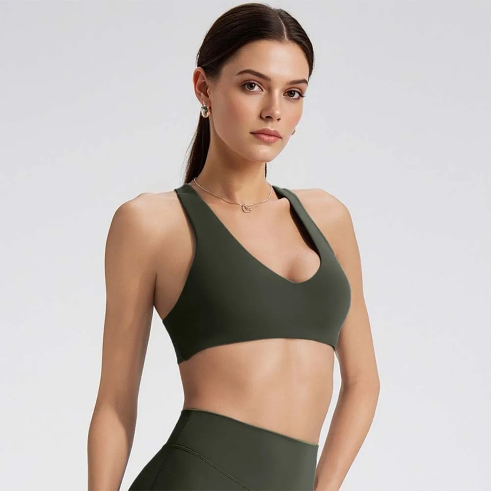 ملابس داخلية لليوجا للنساء بلون سادة وظهر متقاطع حمالة صدر رياضية للياقة البدنية عالية القوة وضيقة علوية للتدريب الشامل في صالة الألعاب الرياضية مع وسادة صدر