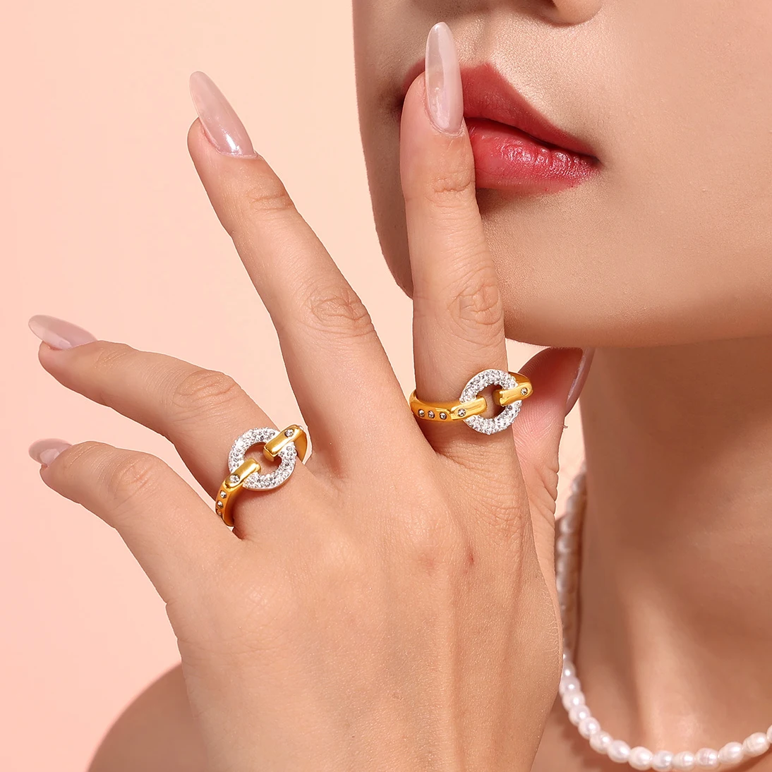 خواتم مطعمة من الفولاذ المقاوم للصدأ للنساء ، على شكل س ، أحجار الراين ، مقاومة للماء ، مطلية بالذهب ، فاخرة ، خاتم إصبع السبابة ، مجوهرات ، هدية الزفاف